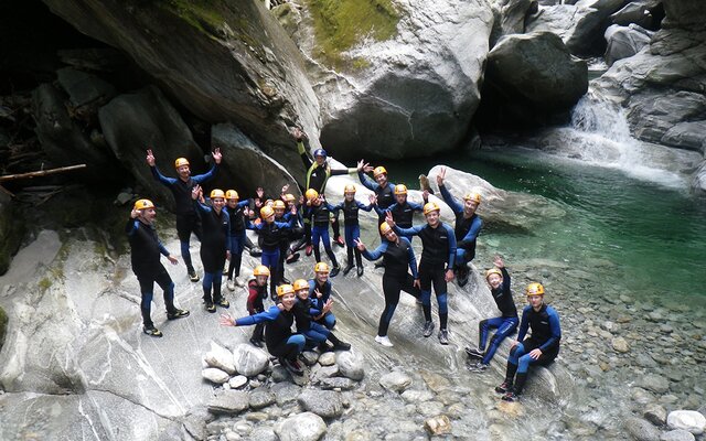 Gruppe beim Canyoning