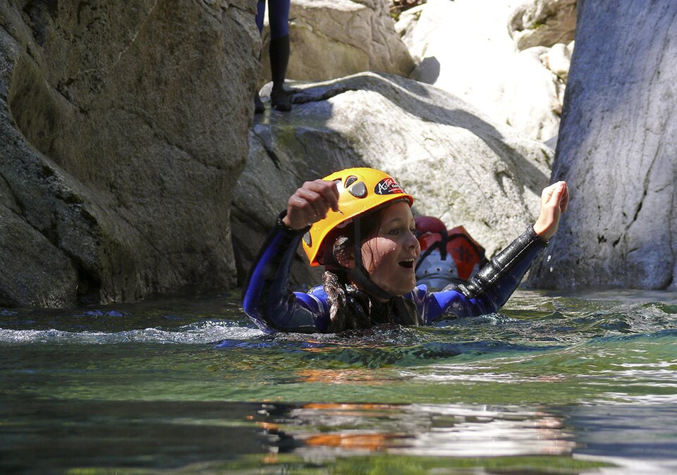 Mädchen beim Canyoning