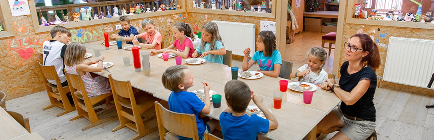 Kinder in der Kinderbetreuung in der Playarena