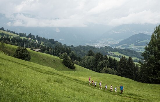 Familien beim Wandern