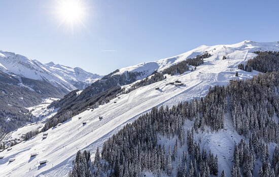 Skiabfahrt im Skigebiet